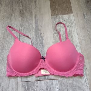 Gilly Hicks Bra